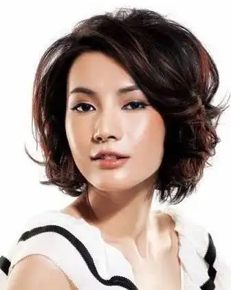 国字脸的女生比较适合什么样的发型啊?
