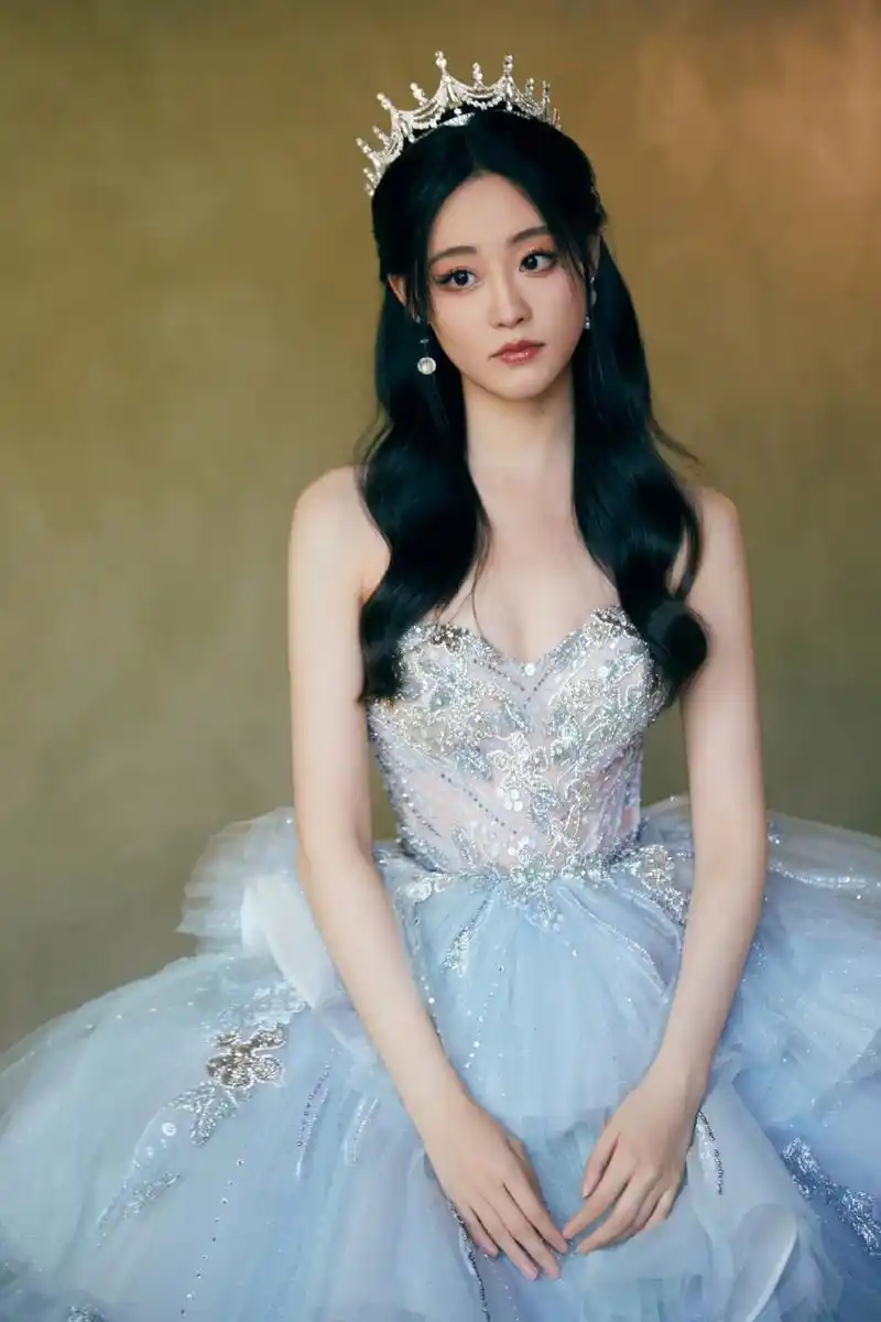 祝绪丹总是能穿出自己的味道!