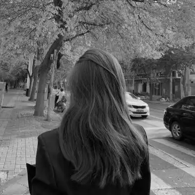 头像黑白女背影伤感 高清好看的忧伤美女图片黑白背影头像_女生头像_