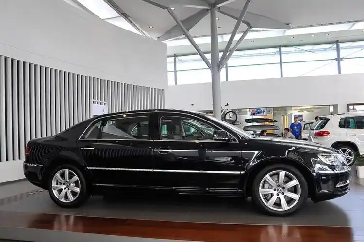 辉腾壁纸_辉腾_辉腾外观图片_7/377张图片_辉腾摩卡黑/整车外观图片