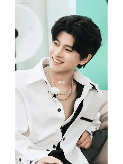 致任嘉伦展信悦