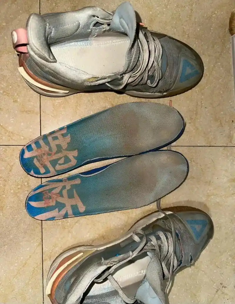 篮球鞋 #白袜体育生 #臭脚 #臭鞋 - 抖音