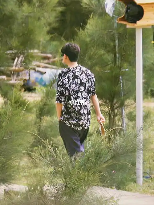 背影也很酷啊#汪苏泷  #宝藏男孩汪苏泷