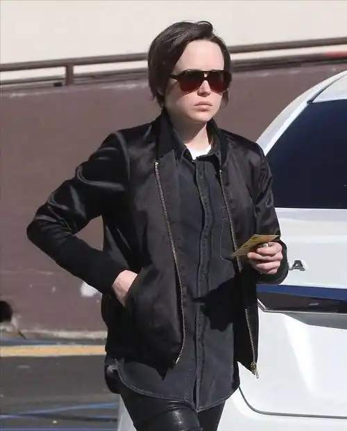 好莱坞女星艾伦佩姬:经历两个不同的人生10年前很美10年后变硬汉_美得