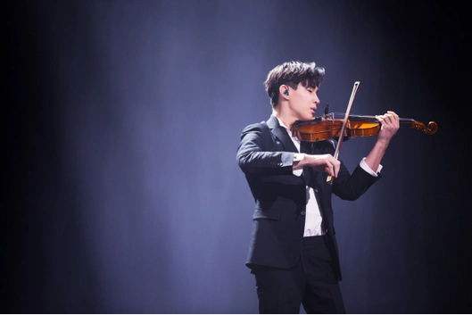 刘宪华个人简历资料(加籍华裔音乐才子的创作和演技都ok)