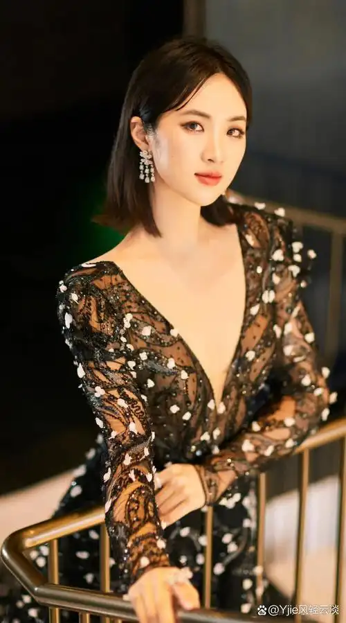 华为小公主姚安娜!感觉她气质不错.