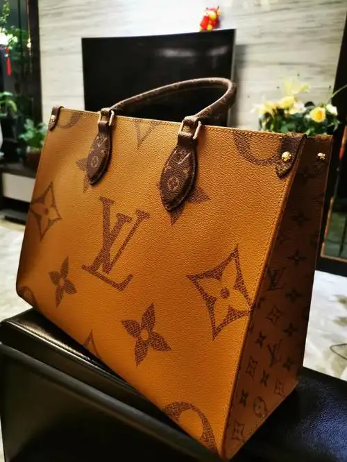 人生的第一个奢侈品包包lvonthego