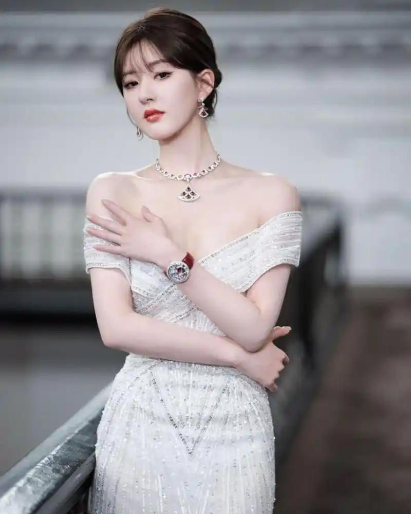 赵露思,2023年6月13日,品牌新店开幕 georges hobeika 2023秋冬婚纱