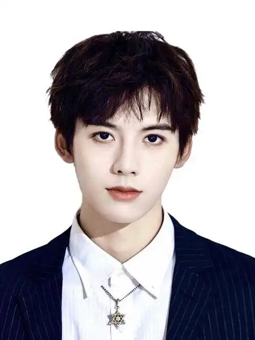 对着元的脸研究了半天明白了为什么正是大帅哥泥是大美女