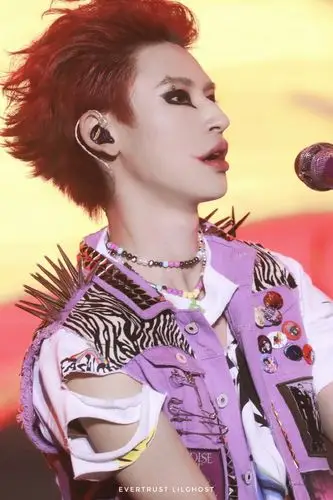 ninepercent新闻210523小鬼以出格小丑妆亮相造氧音乐节王琳凯占据