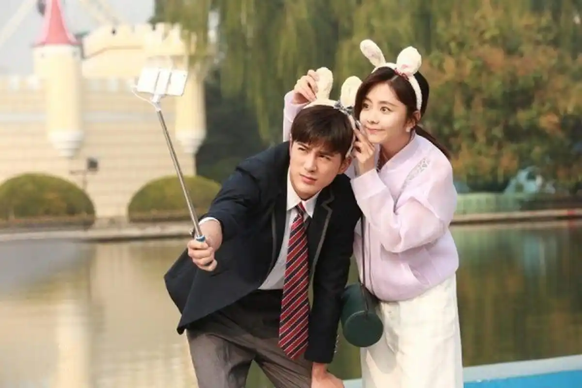 剧名:《狐狸的夏天》 腾讯:第一季21集;第二季23集 主演:谭松韵,姜潮