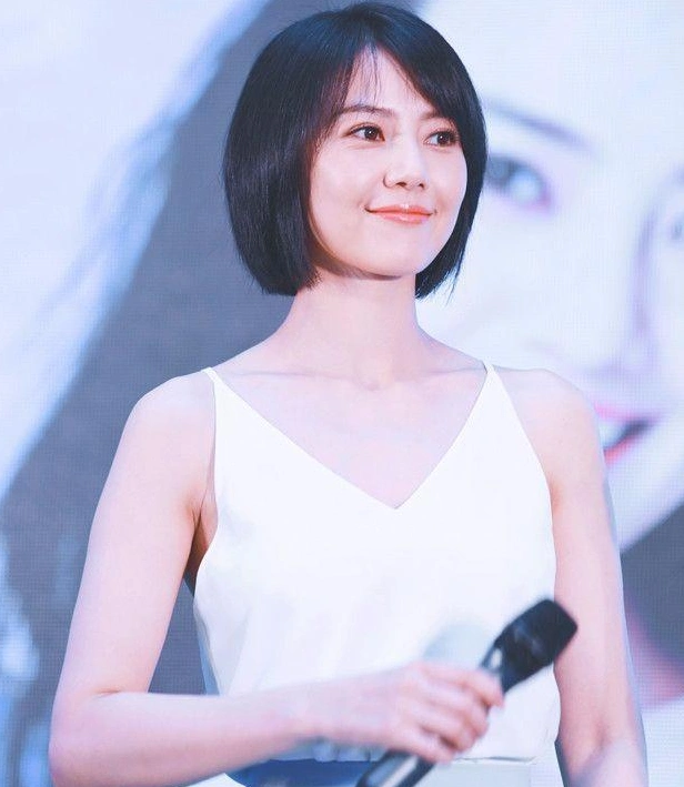 高圆圆剪了短发,还原了少女时的清纯感,真是令人羡慕!