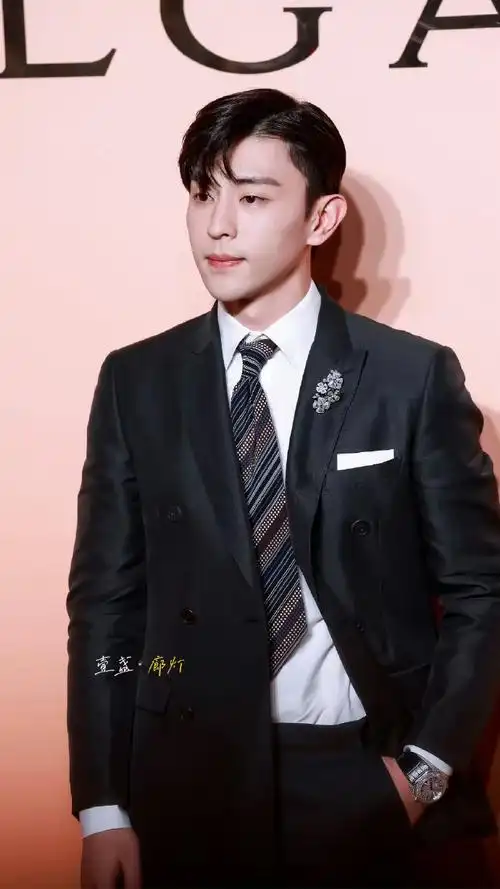 邓伦#dl#邓伦粉丝#我的高贵小王子伦穿上西装的样子已经在我的脑子里