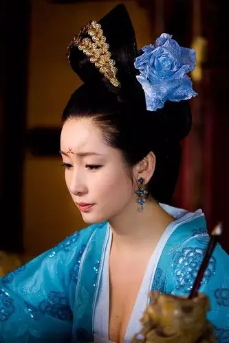 气场外露,时樾差点兜不住,全怪秦海璐演得太好,身上写着安宁的名字.