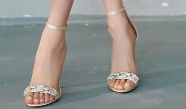 江苏之花杨超越美腿玉足近景特写看完后大家有什么感想