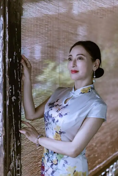 庭院深深丽人行