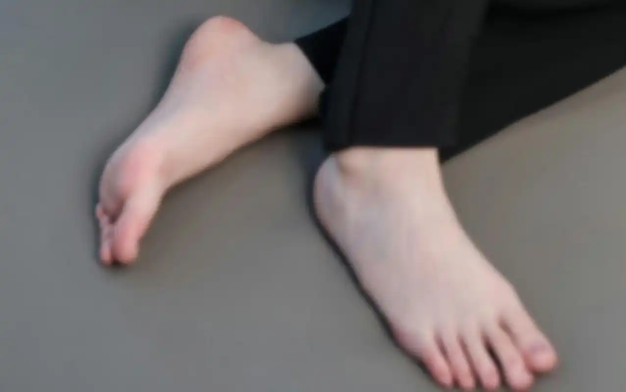 傅菁光脚丫[色][色] #傅菁