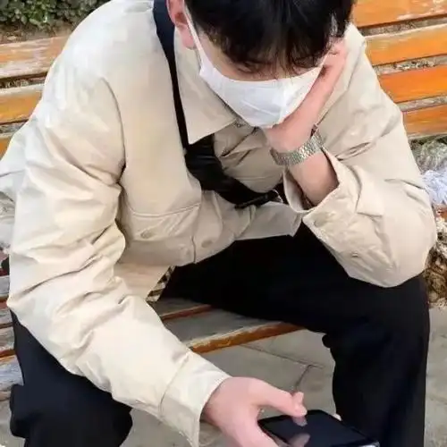 戴口罩的男生头像|青春才几年 疫情占三年