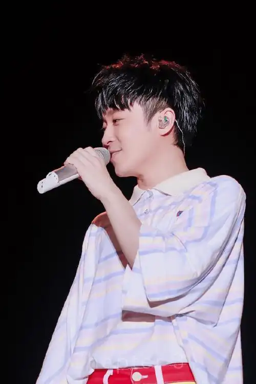 吴青峰 巴别塔庆典#高雄啤酒音乐节9099三原色的可爱小峰巴别塔