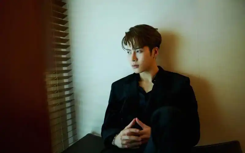 王嘉尔电脑壁纸