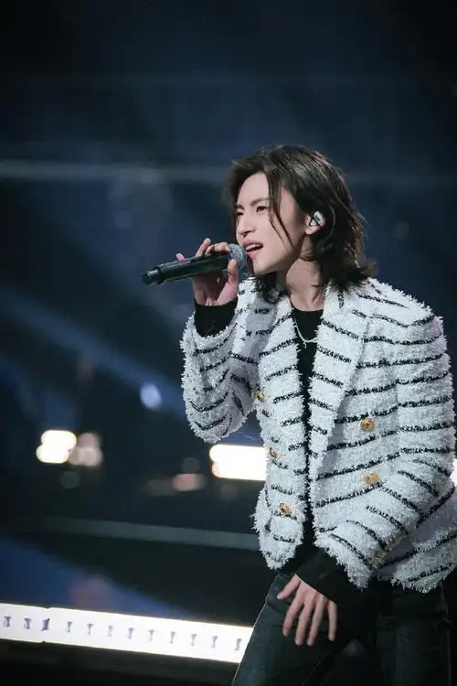 小鬼王琳凯超话#天赐的声音#歌手,制作人@小鬼-王琳凯治愈合唱《你不