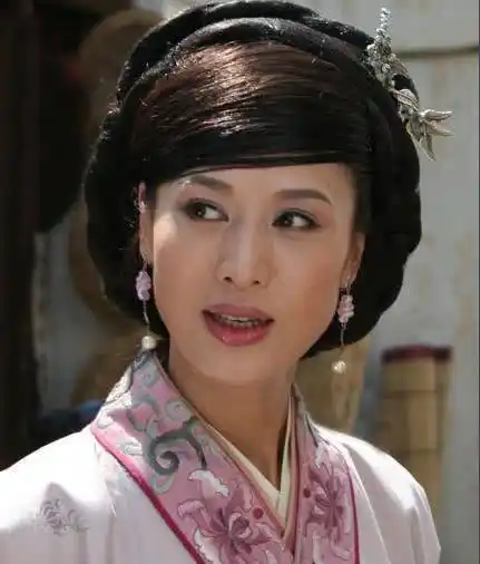 原创水浒传扈三娘罕露面大眼睛水汪汪美貌依旧54岁至今单身