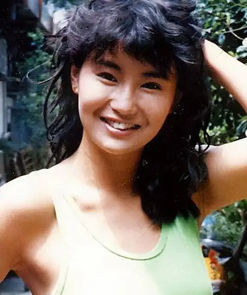 息影20年,59岁张曼玉近况:独居贫民区,不婚无子,活得太飒了!