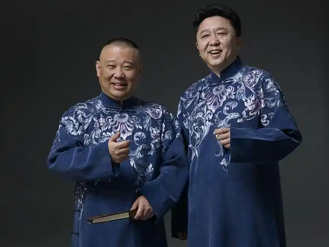 郭德纲和搭档于谦剧照
