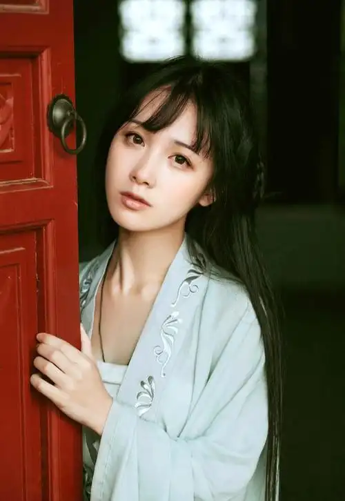 好友叫我陪他的漂亮姐姐去西藏送货途中可以满足姐姐的一切需求