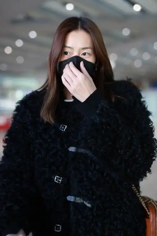 机场真街拍##刘雯