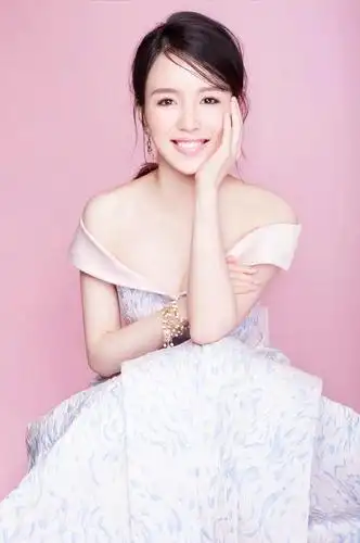 青年歌手易文卉单曲《故乡的月亮》震撼推出