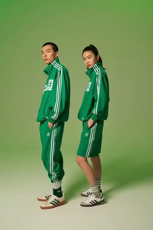 这次真的是吴京同款!三叶草「中国套装」回归!