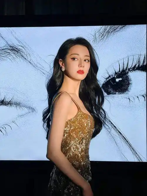 迪丽热巴高定首穿,2024春夏高定 , 内娱首穿!_时尚_内地_影响力