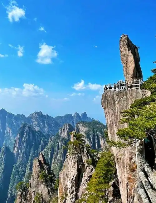 九华山大愿文化园景区位于中国四大佛教名山之一——九华山风景区北麓