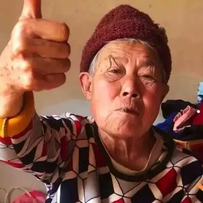 狂拽搞笑老奶奶真人潮流头像 罗女士闺蜜摆烂头像合集图片_女生头像_