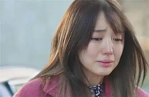 当一个人女人哭了,男人的这3种表现,能看出他爱不爱你