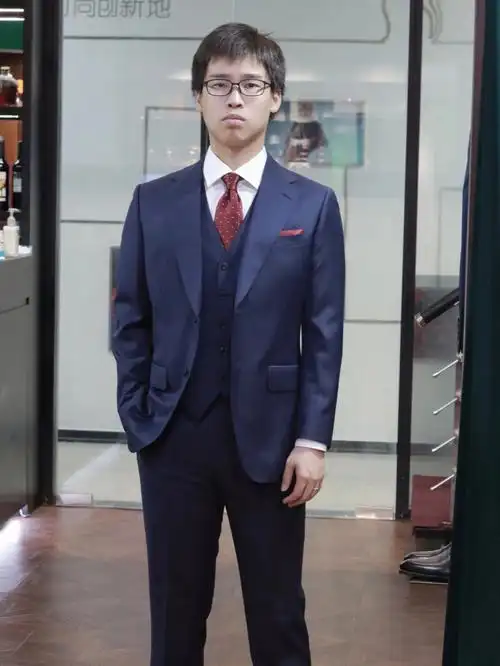 经典藏蓝色三件套西装上海西装定制