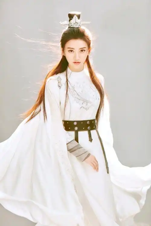 古装剧里的景甜,白色劲装英姿飒爽 紫色纱裙甜美可人!网友:都美