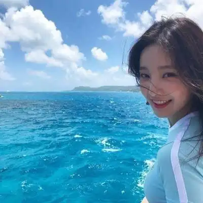 气质女生海边微信头像2019独一无二 美丑不重要喜欢就好