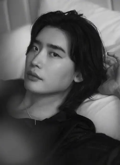 李钟硕 画册写真 长发好爱!__财经头条