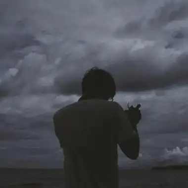 高清伤感的暗黑系qq男生头像 关于爱情何必入戏太深