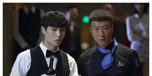 老戏骨自然不用说,而演技派孙红雷和流量演员张艺兴的对戏精彩表现,出