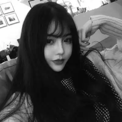 黑白伤感女生头像冷淡伤感女生头像