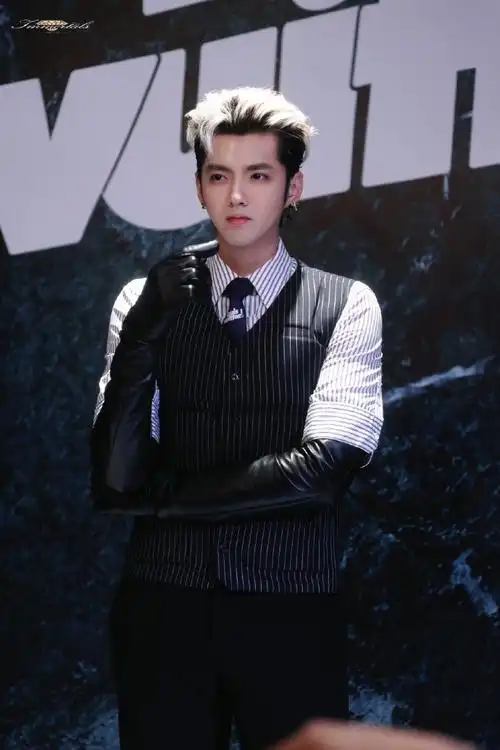 吴亦凡[超话]#|#吴亦凡代言路易威登#2021.07.