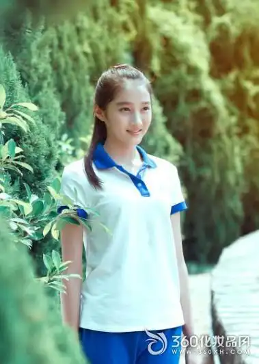 刘亦菲关晓彤等女星"扮嫩"谁能hold住校服