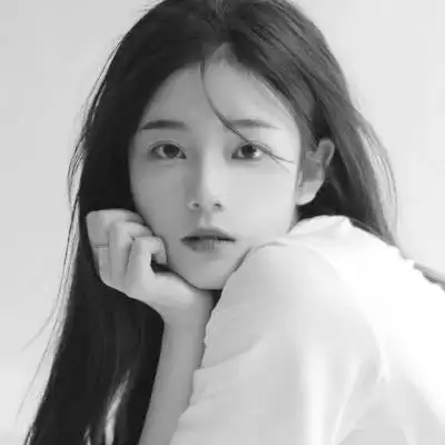 黑白头像女气质干净高清图片