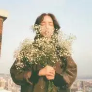 拿花头像 捧花的女生意境遮脸图片