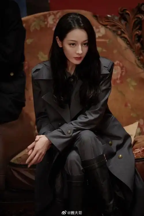 迪丽热巴开始推理吧制服路透##迪丽热巴制服性张力