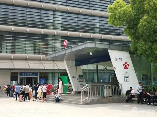 南京地铁,连接南京火车站的地铁一号线.