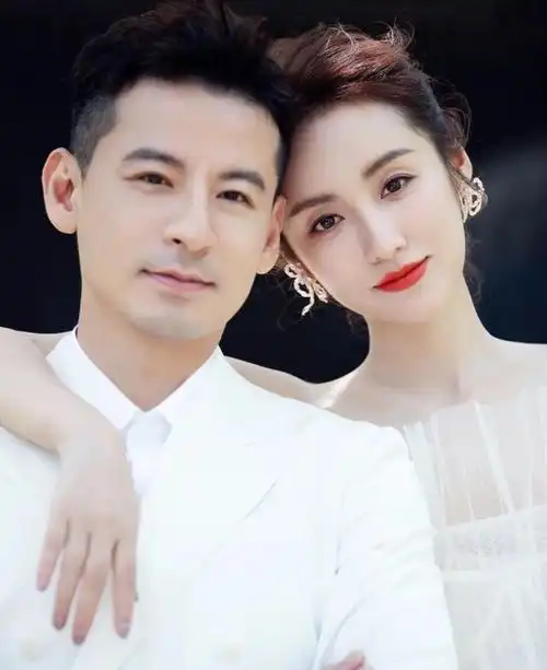 女星吕一和老公甜蜜度假,坐豪华邮轮打高尔夫球,疯狂撒狗粮